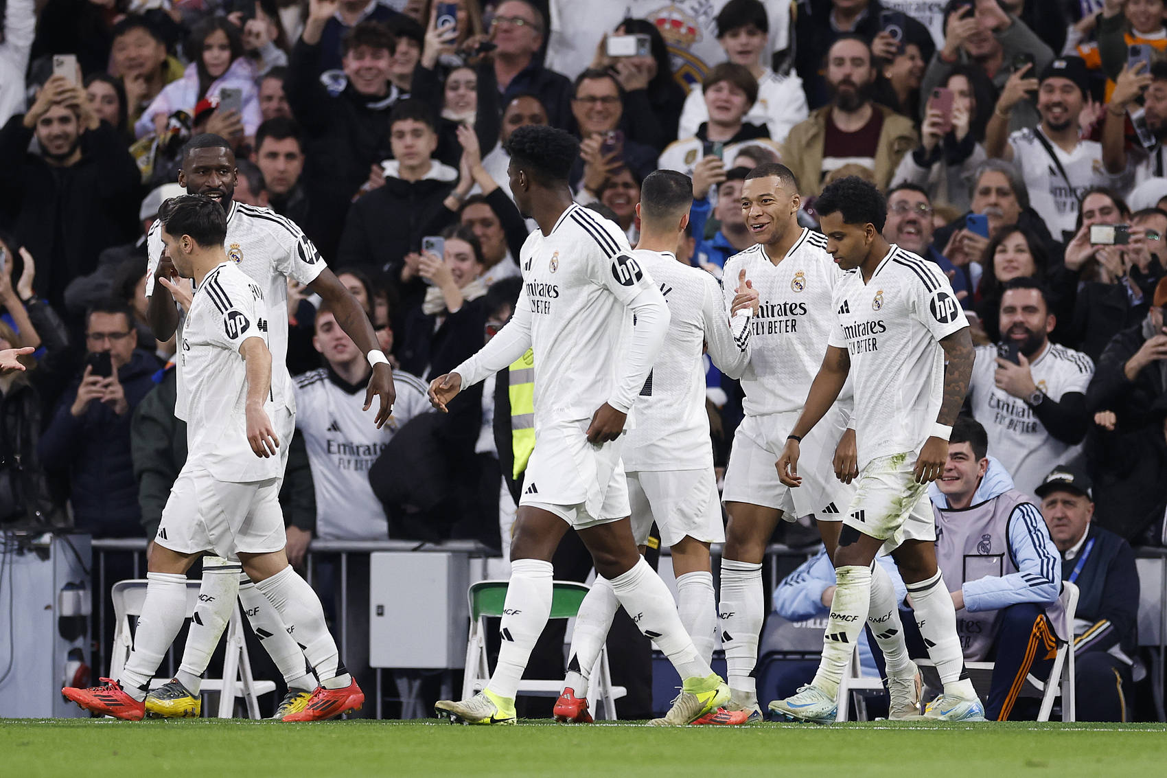 Crown Official Website _观战台:尤文米兰争进意超杯决赛 皇马不败升西甲榜首