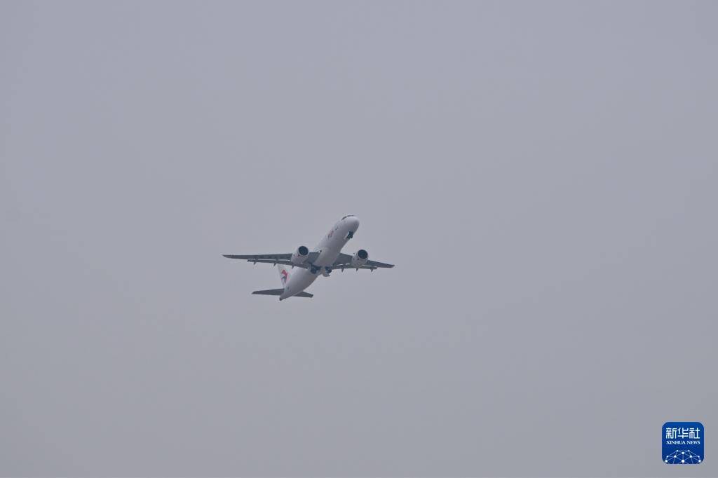 Crown Credit Network_首航成功Crown Credit Network!国产大飞机C919正式执飞沪港定期商业航班