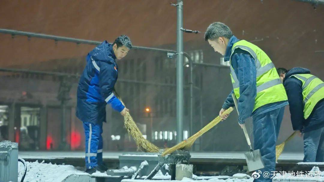 皇冠信用网登3代理申请_一觉醒来皇冠信用网登3代理申请,天津的雪来了!今日上班,早出门!