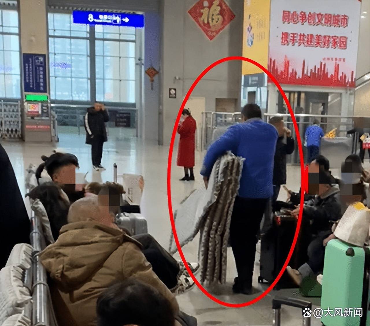 皇冠信用网注册_网传“车站摆拍铺放座椅垫”皇冠信用网注册,达州车务段官方通报:不属实,已安装使用50张座椅垫