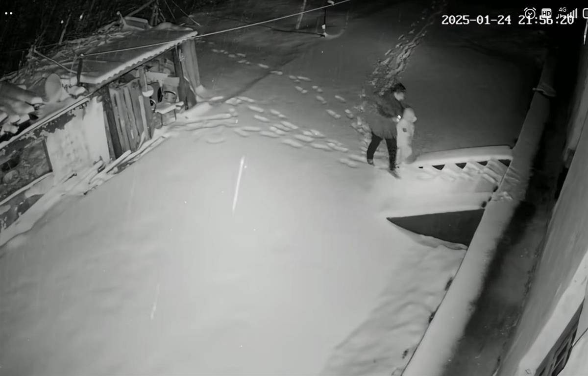 信用盘怎么开户_西安父子旅游返家时雪中受困信用盘怎么开户,陕西商南山村夫妇收留他们一夜