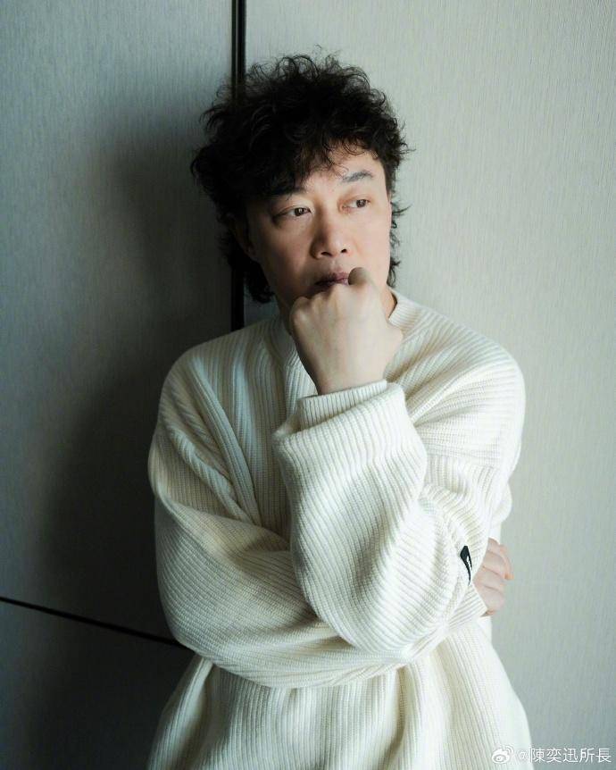 皇冠信用网申请_上春晚唱《孤勇者》前皇冠信用网申请,陈奕迅发了条微博:做人最紧要好玩