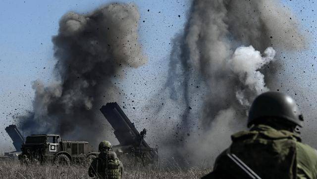 皇冠登1登2登3_17公里血路铺成战场炼狱!顿巴斯要塞岌岌可危皇冠登1登2登3,乌防线即将坍塌