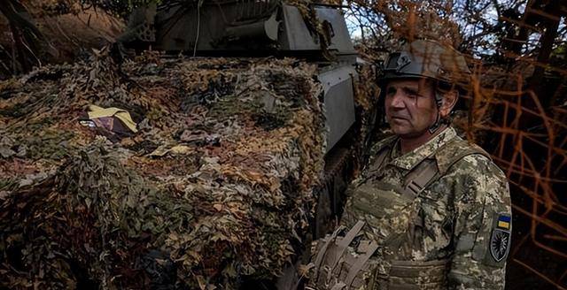 皇冠登1登2登3_17公里血路铺成战场炼狱!顿巴斯要塞岌岌可危皇冠登1登2登3,乌防线即将坍塌