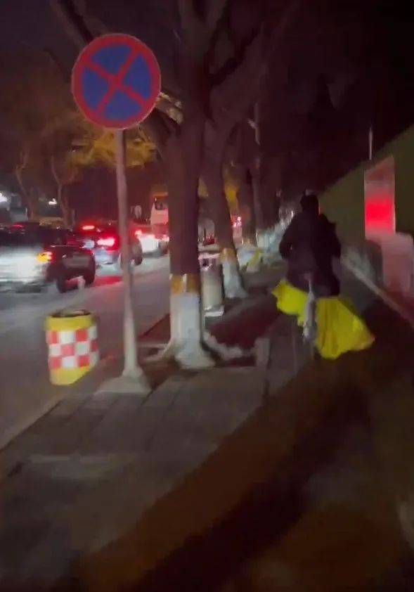 皇冠信用网平台_骑自行车赶春晚皇冠信用网平台?知名女歌手:那天路上特别堵