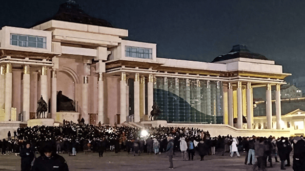 皇冠信用网平台代理_果然出事了!邻国突然爆发动乱皇冠信用网平台代理,3000人齐聚首都,中俄必须做好准备