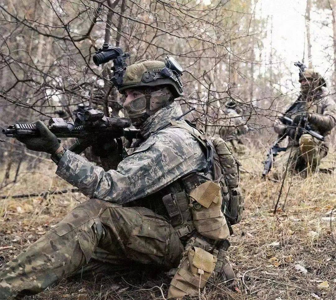 皇冠信用网会员_泽连斯基的投降难题:俄军日攻4000次皇冠信用网会员,乌克兰如何度过生存危机?