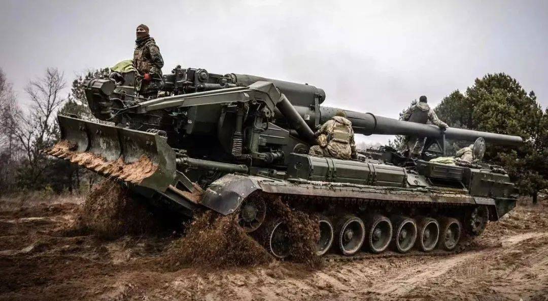 皇冠信用网会员_泽连斯基的投降难题:俄军日攻4000次皇冠信用网会员,乌克兰如何度过生存危机?