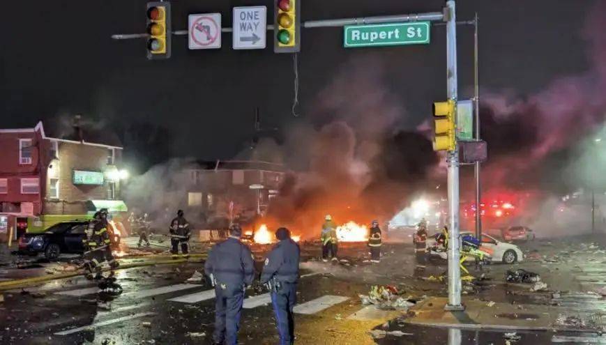 亚洲杯赛程_突发!美国费城发生一起坠机事故亚洲杯赛程,已致6人死亡,附近多栋住宅起火