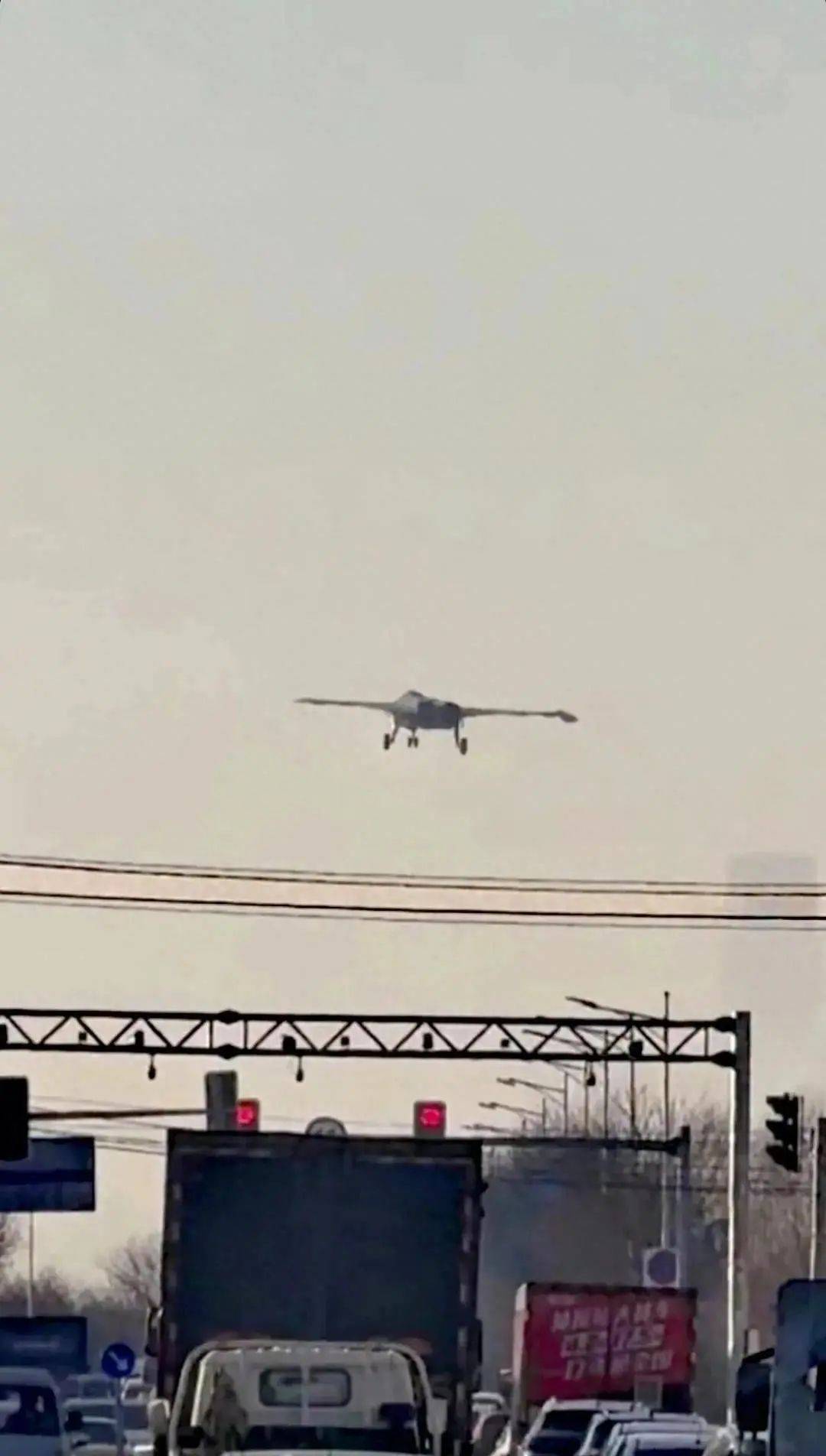 皇冠信用网代理占成_沈飞六代机震撼亮相皇冠信用网代理占成,隐身性能超预期引爆全球讨论,新军事技术如何改写空中力量格局?