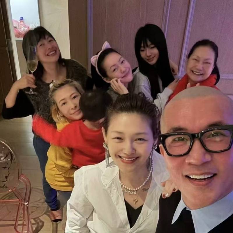 皇冠信用网登123出租_王伟忠披露大S生前心愿!称其家人过度伤心皇冠信用网登123出租,正办理各种手续