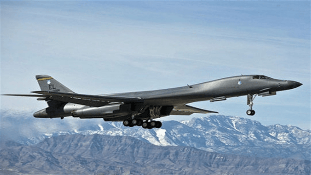 皇冠网足球_B1B战轰堂而皇之飞越黄岩岛皇冠网足球,这一次,解放军声明字少事大