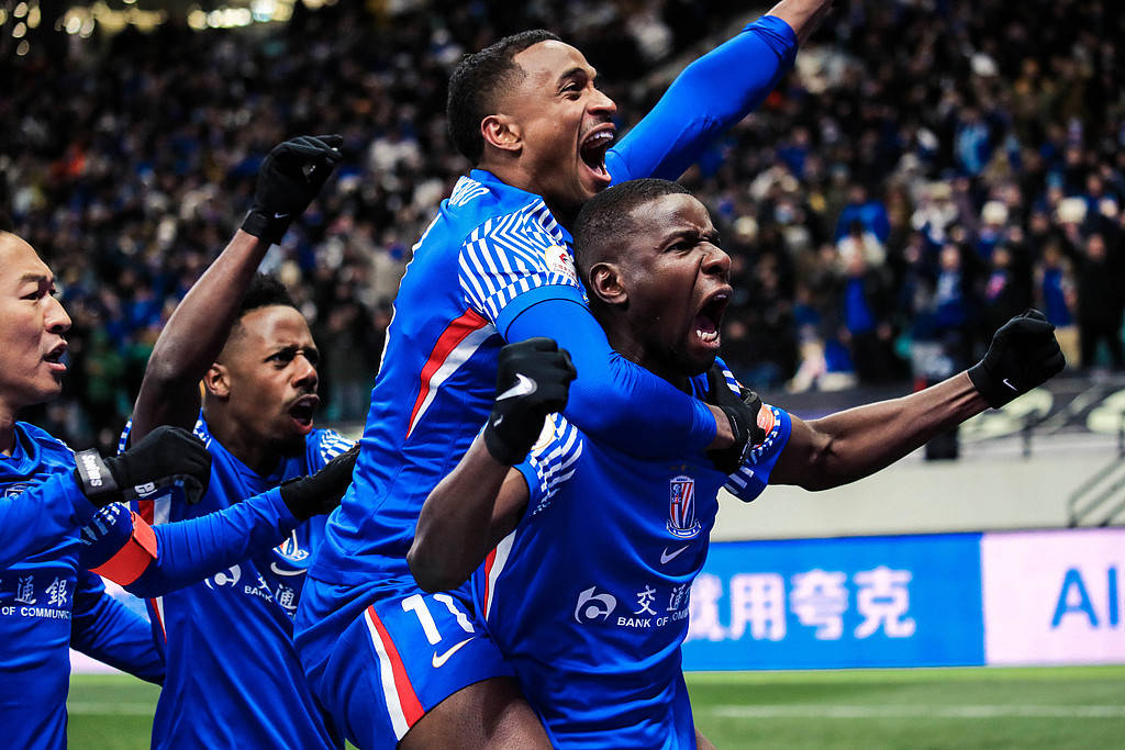 电竞足球_刺激电竞足球!超级杯-于汉超路易斯补时破门 申花3-2逆转海港夺冠