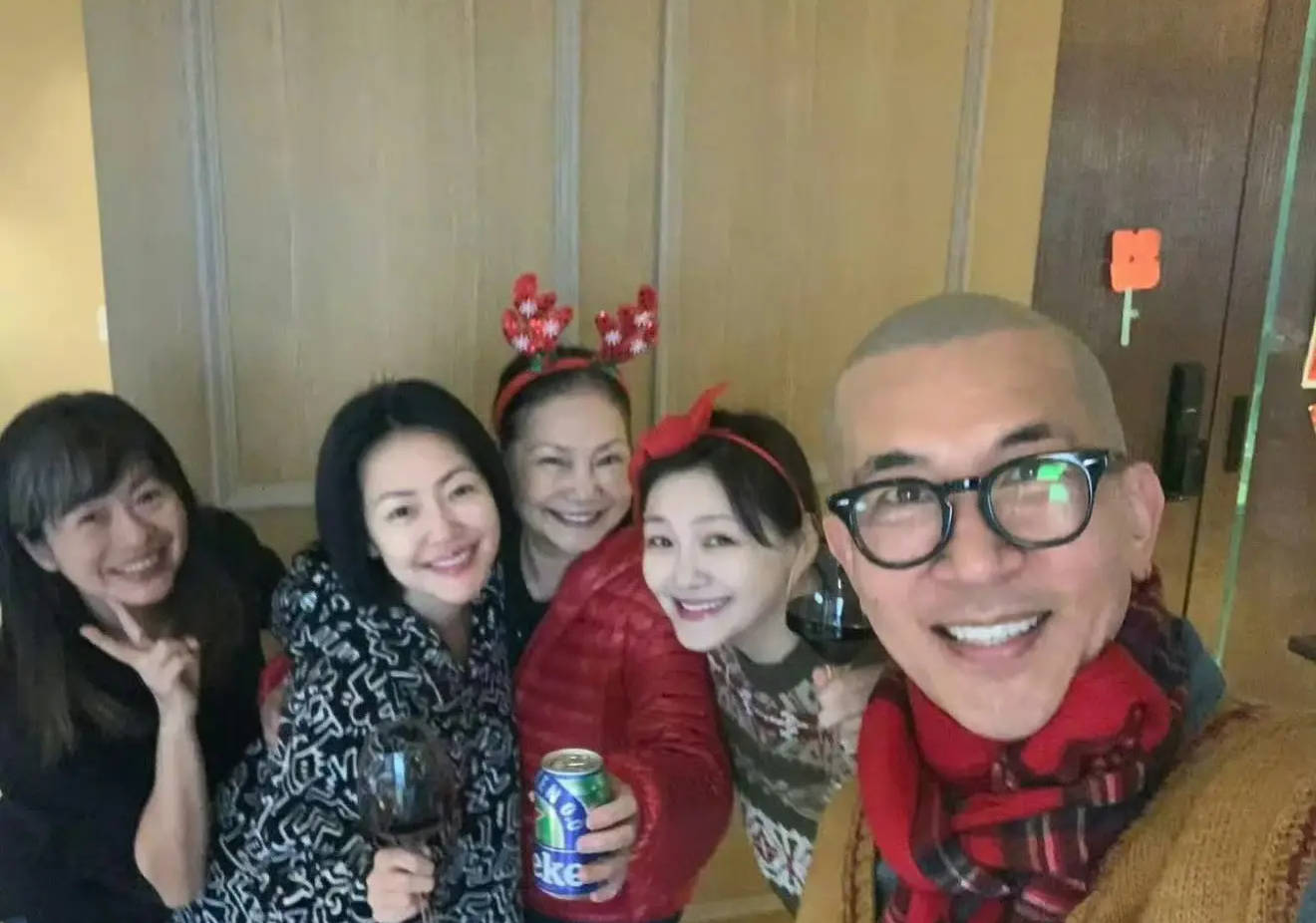 皇冠代理管理端_大S邻居不满小S将其姐姐骨灰放家中:既然那么爱姐姐皇冠代理管理端,为什么不放你自己家?