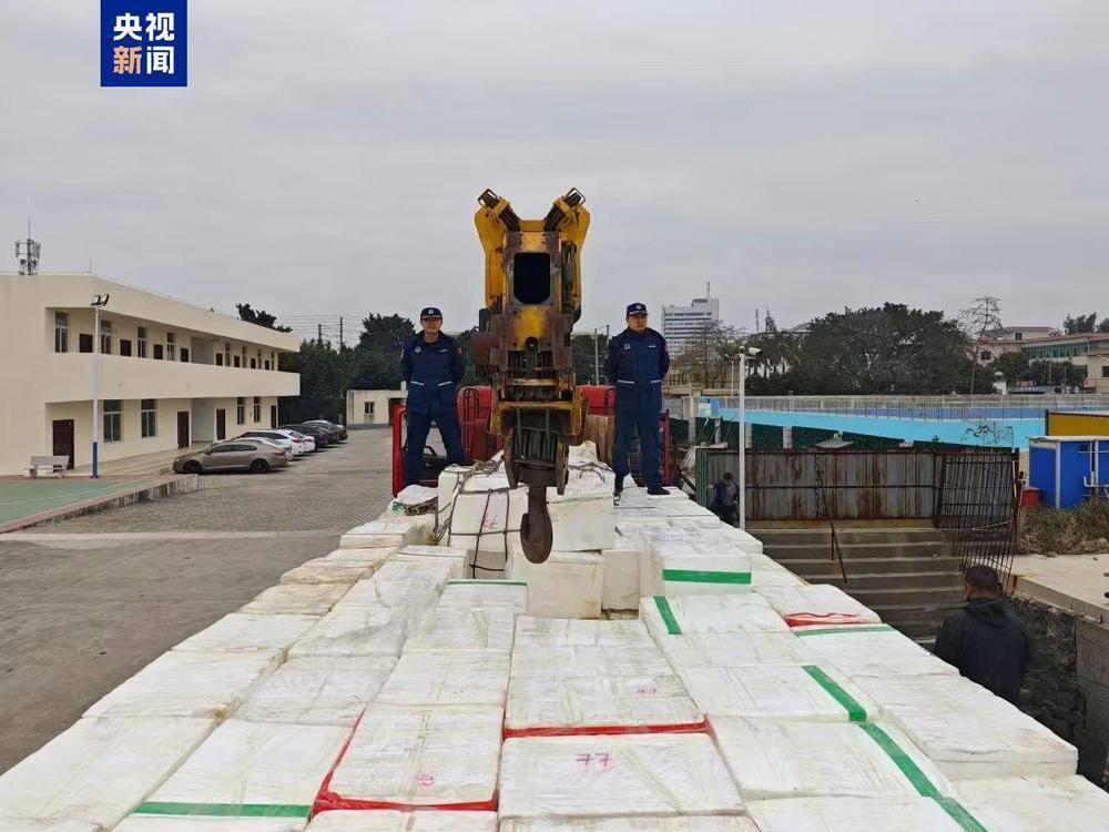 世界杯皇冠代理平台_共计4.13吨世界杯皇冠代理平台!广西北海海警查获一起涉嫌走私水果案