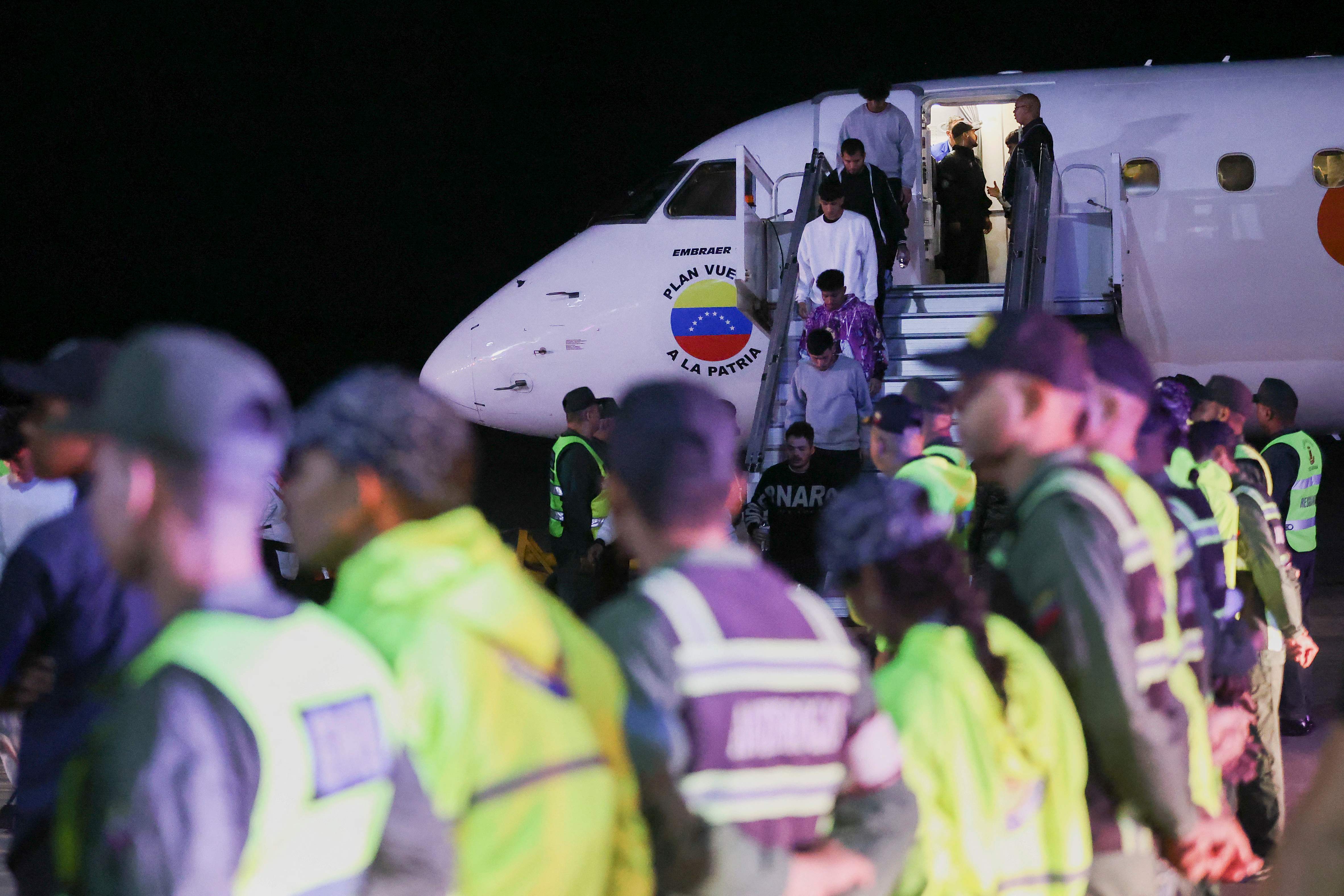 皇冠信用网代理怎么申请_法媒:委内瑞拉派飞机从美接回近200名非法移民