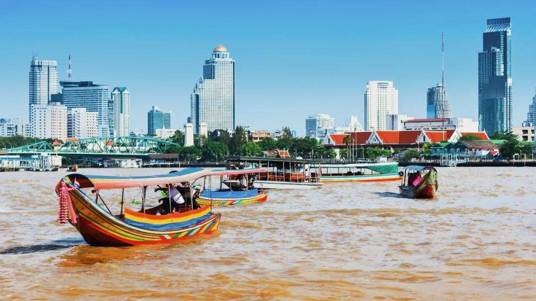 新2备用网址_被学费背刺的裸辞人新2备用网址,涌向留学平替圣地