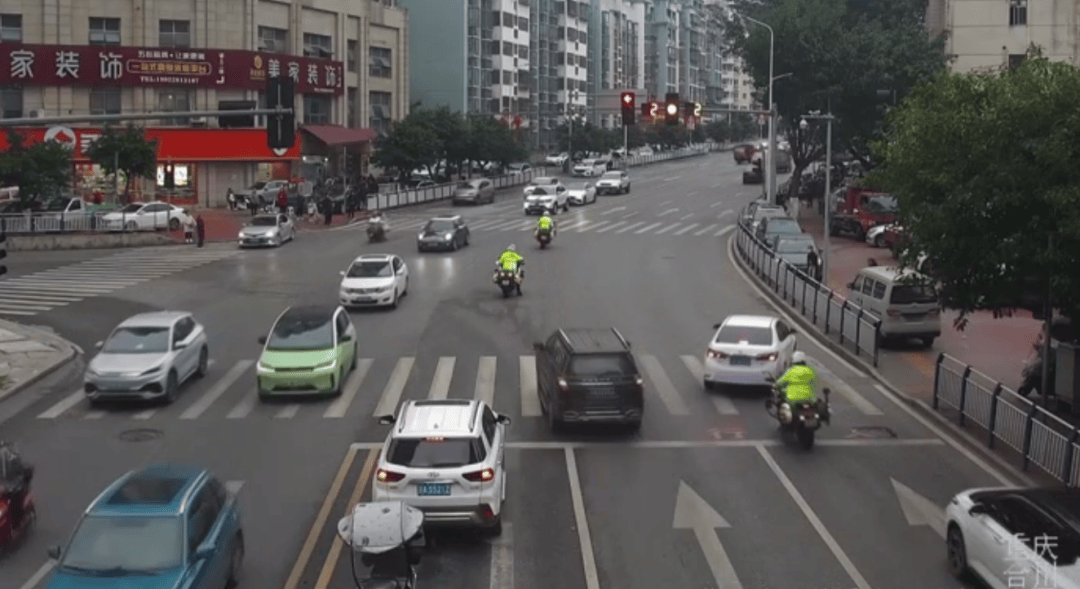 世界杯足球平台代理_《人民日报》刊文报道:重庆合川交巡警疾驰护送患儿就医