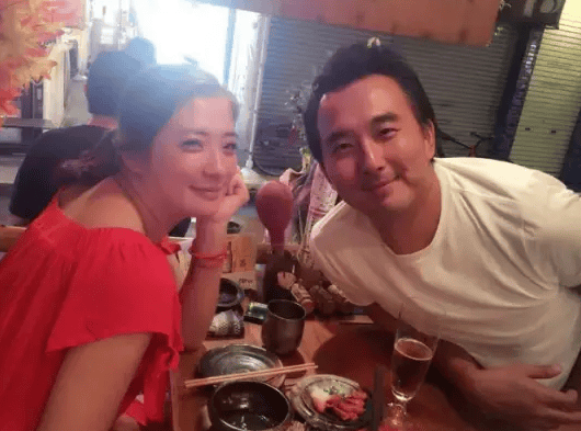 皇冠公司的代理怎么拿_知名夫妻突然宣布:已离婚皇冠公司的代理怎么拿!