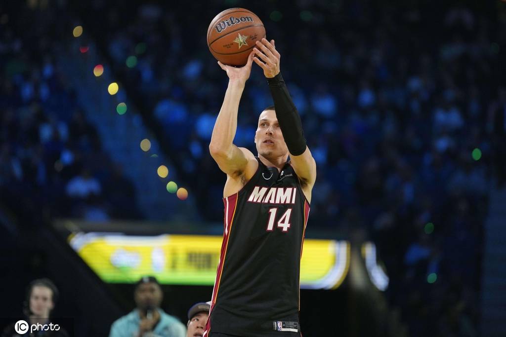 皇冠abcd类型盘_全明星三分大赛:希罗1分险胜捧杯 利拉德错失三冠王