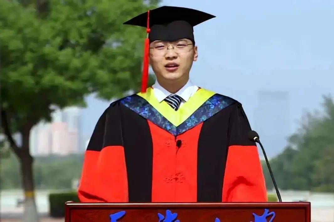 体育皇冠信用网_生于1993年体育皇冠信用网,张宇任内蒙古包头市昆都仑区副区长,系天津大学材料学院2020届博士毕业生