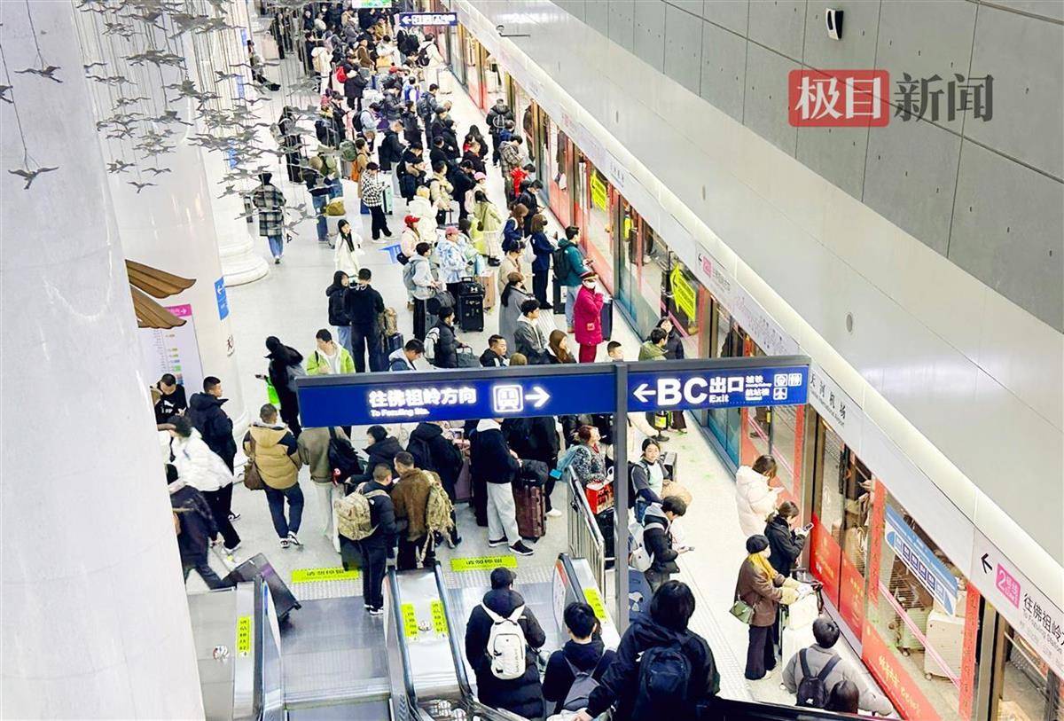 皇冠信用登1_一车一车全是大学生皇冠信用登1!武汉多条地铁化身“返校专列”
