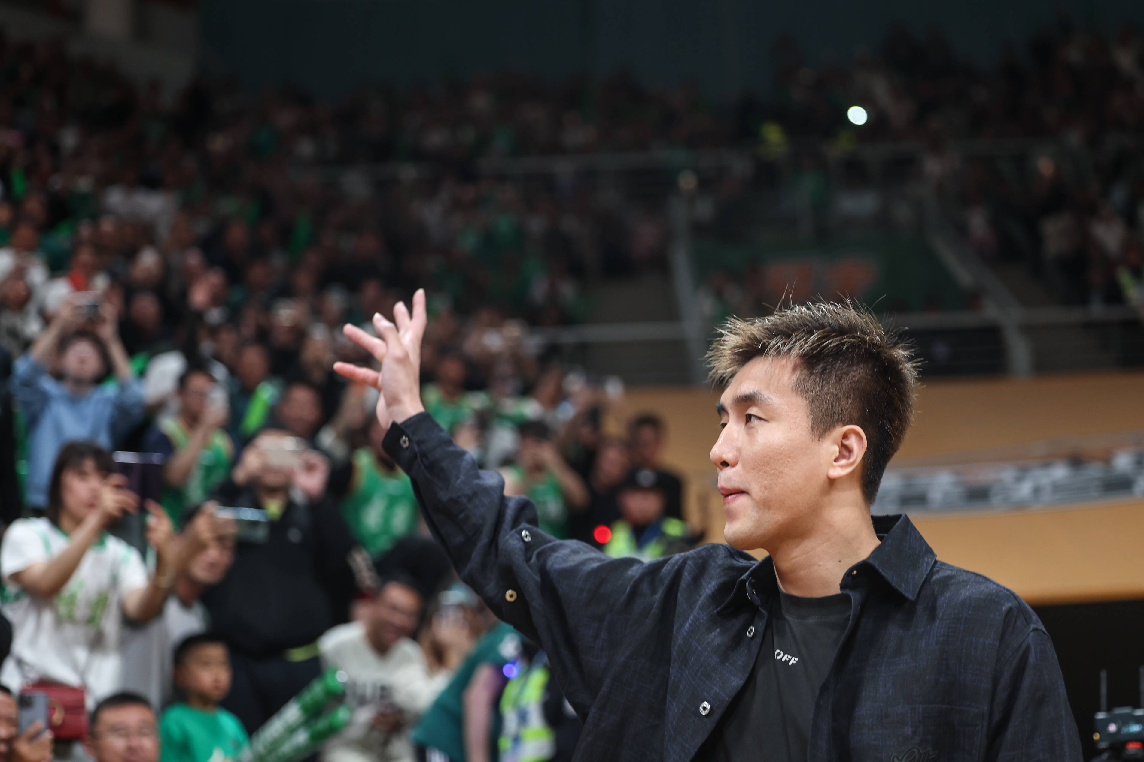 皇冠信用网会员申请网址_苏群:万幸郭艾伦眼球没事 皇冠信用网会员申请网址他除夕都在练球