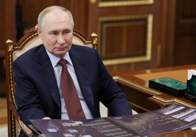 皇冠信用网怎么开账号_俄军越境绕后皇冠信用网怎么开账号,库尔斯克乌军孤军被围,乌克兰再丢一枚“筹码”?