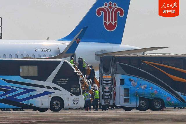 皇冠信用网是什么意思_现场视频皇冠信用网是什么意思!首批200名缅甸妙瓦底中国籍涉诈嫌犯被押解回国