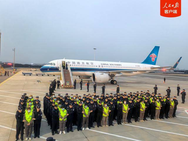 皇冠信用网是什么意思_现场视频皇冠信用网是什么意思!首批200名缅甸妙瓦底中国籍涉诈嫌犯被押解回国