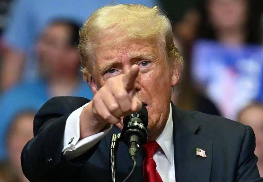 皇冠体育App下载_特朗普越玩越大皇冠体育App下载,放话吞并世界第二大国?美边境火速增兵,要动真格了