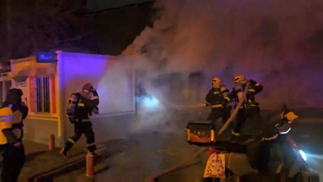 皇冠信用网代理注册_北京朝阳一女子在路口烧纸皇冠信用网代理注册,引燃附近一栋集装箱房!最新通报:拘留10日