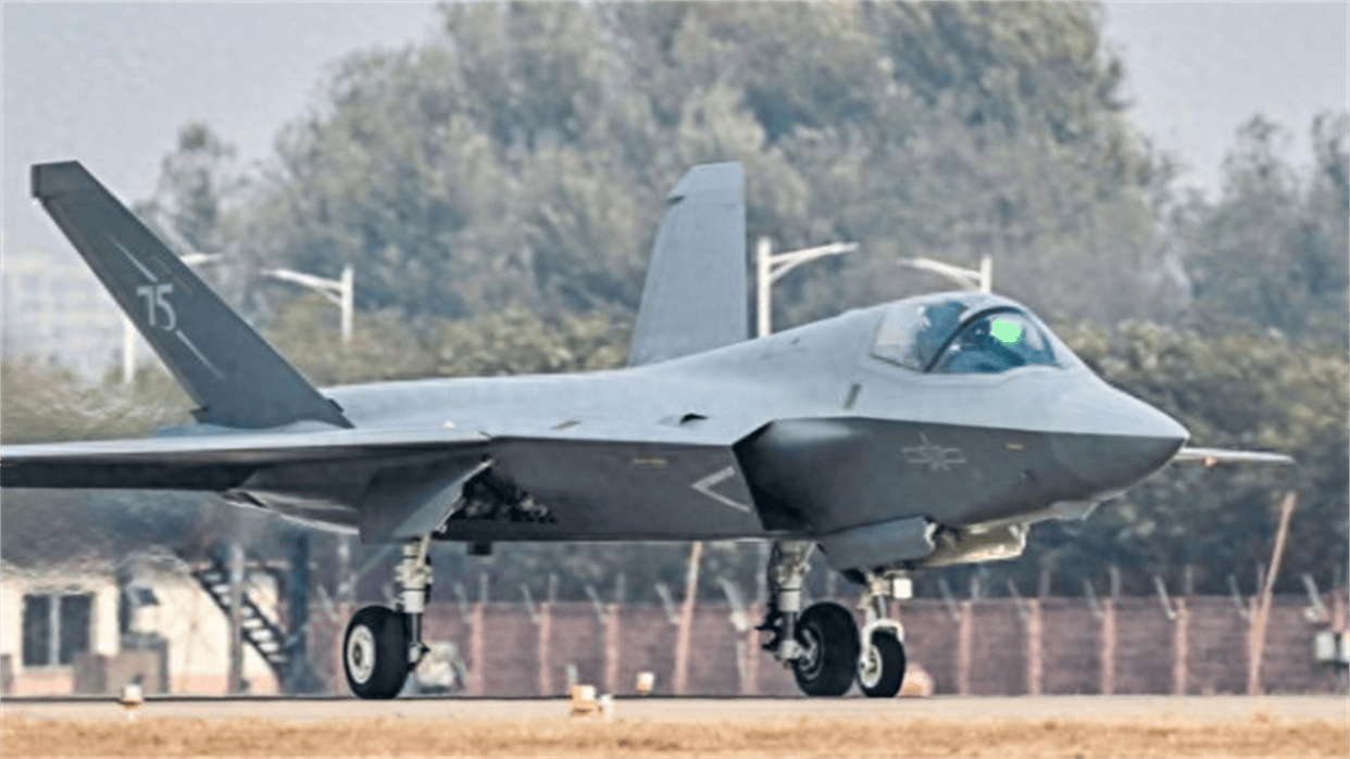 皇冠信用网出租代理_又一款第五代机亮相!机身上印着“75”皇冠信用网出租代理,已明确卖给中东国家