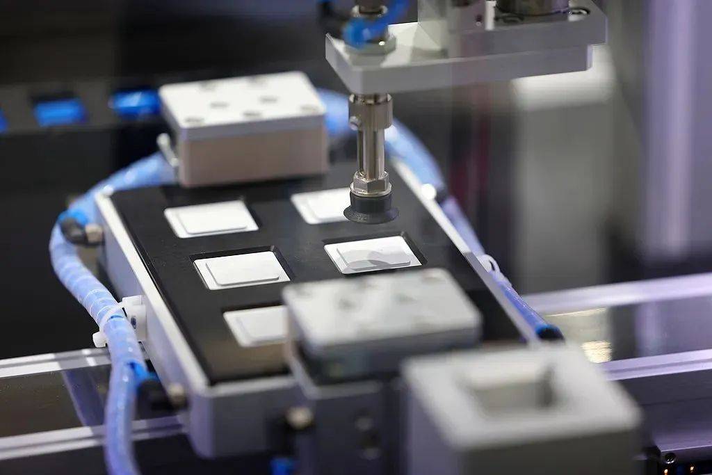 皇冠电竞足球_韩国调查报告显示:绝大多数已被中国赶超【看世界·新闻早知道】