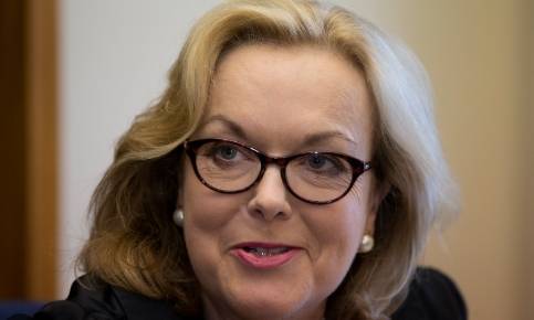 皇冠电竞代理_新西兰防长:中国军舰太强皇冠电竞代理,我们得增加国防预算,从ICU走出来