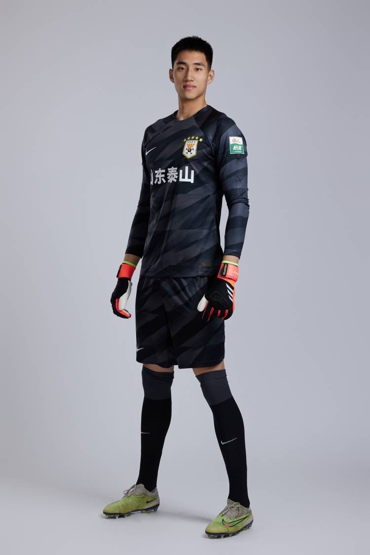 皇冠信用会员账号注册_足球报:王大雷已37岁且有潜在伤病皇冠信用会员账号注册,有必要增加于金永出场时间