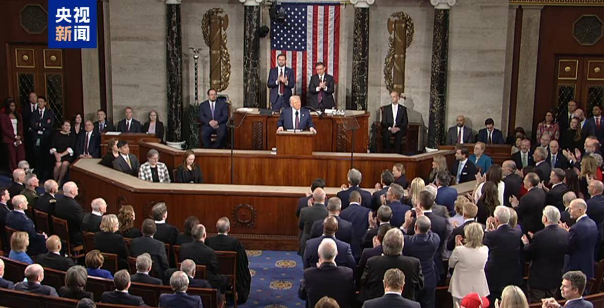 皇冠登2代理
_特朗普演讲现场杠起来了!共和党人鼓掌高呼皇冠登2代理
,民主党人大喊“谎言”,还有人被赶出会场