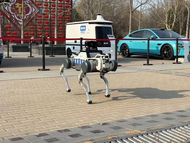 正网皇冠信用網
_机器狗在北京上路巡逻正网皇冠信用網
,大幅压缩防控盲区,效率提升3倍!