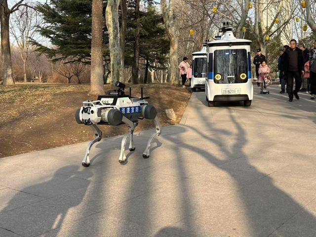 正网皇冠信用網
_机器狗在北京上路巡逻正网皇冠信用網
,大幅压缩防控盲区,效率提升3倍!