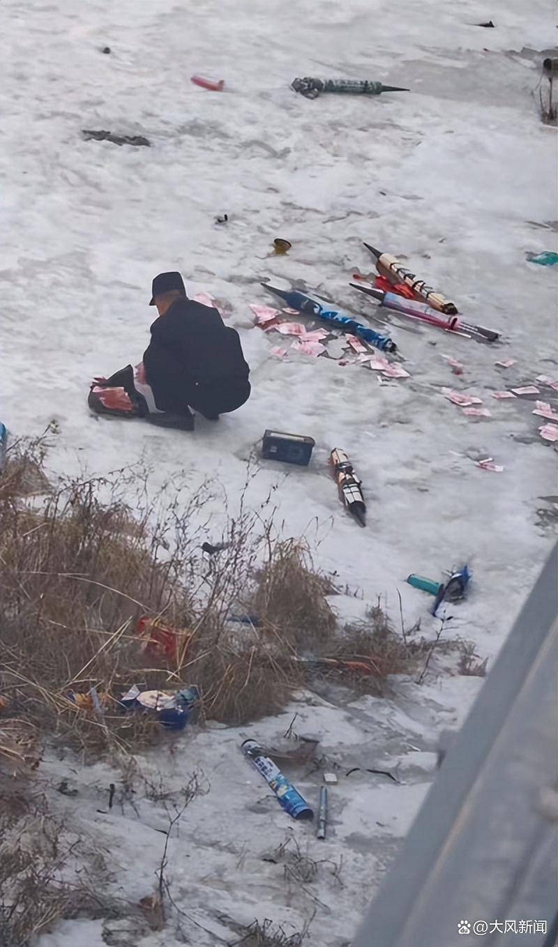 皇冠信用出租代理
_网友发视频称大桥下发现大量疑似百元大钞皇冠信用出租代理
,山西吕梁民警借助消防梯踩冰捡拾,详情尚在进一步调查