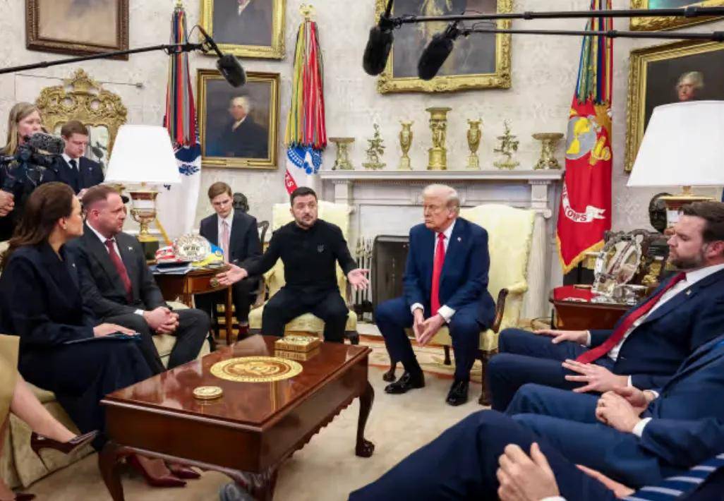 皇冠足球平台代理
_特朗普:中止所有对乌克兰的军事援助皇冠足球平台代理
!对乌军影响究竟有多大?