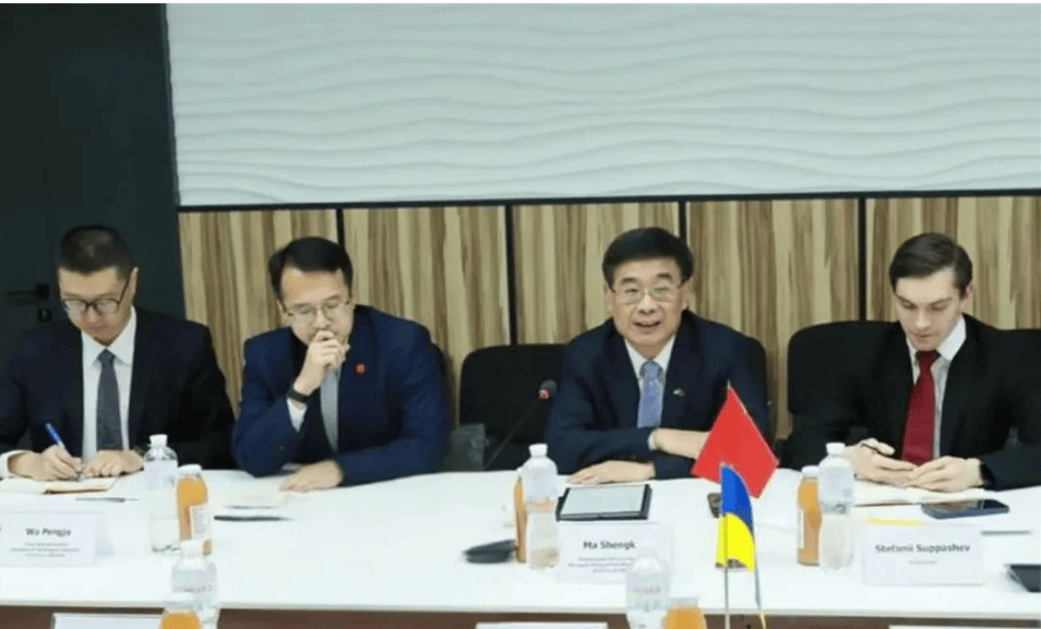 皇冠信用網账号注册_中国大使馆被“包围”皇冠信用網账号注册，乌克兰人反复高喊6个字，中方签下大名