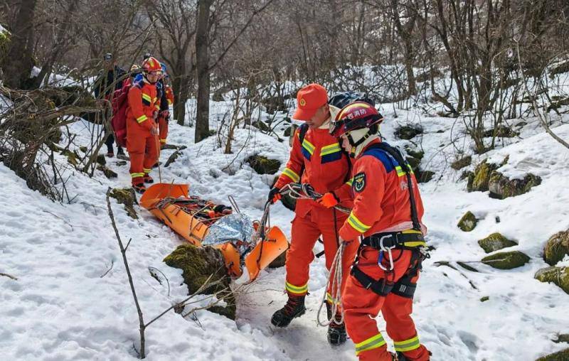 皇冠会员注册网址
_西安一大学生登山途中不慎坠崖 当地出动直升机救援