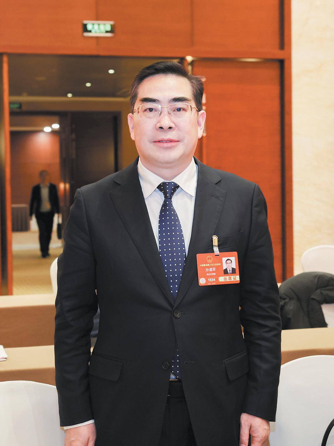 皇冠足球平台
_全国人大代表、湖北省仙桃市委书记孙道军:仙桃GDP加速冲刺2000亿元