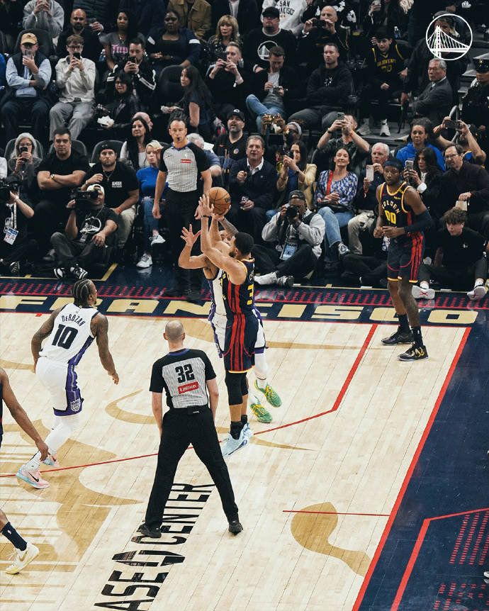 皇冠信用网怎么弄_库里4000三分里程碑 勇士8人上双轻取国王收获6连胜