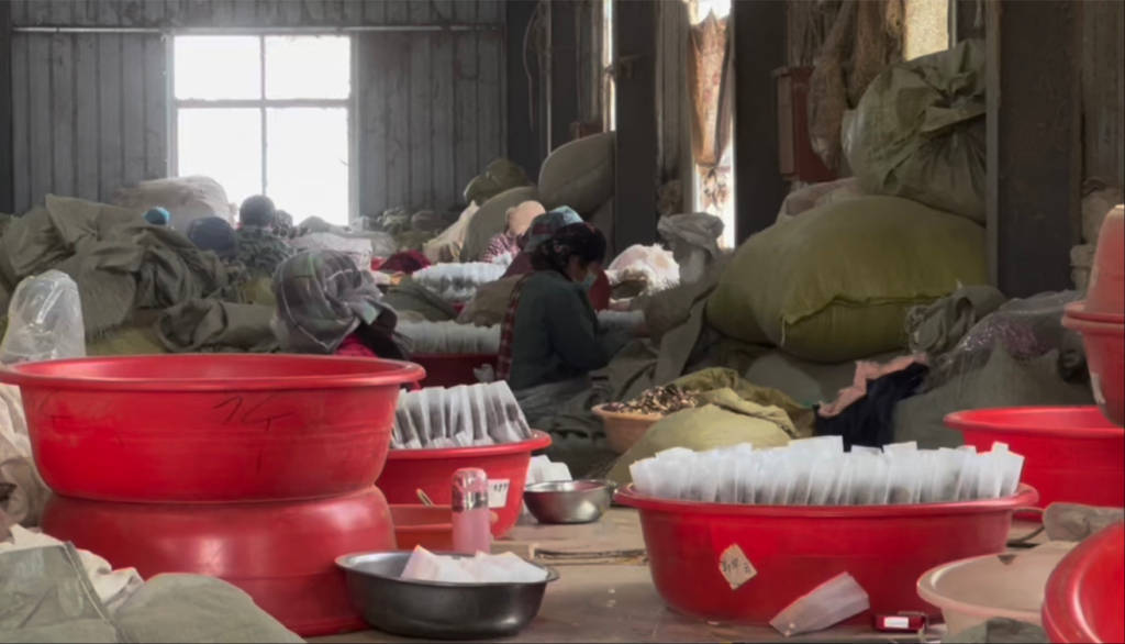 如何找当地皇冠代理
_影子暗访·315|菌污“爆表”的热销足浴包如何找当地皇冠代理
,现“北京同仁堂”“雷允上”等知名品牌