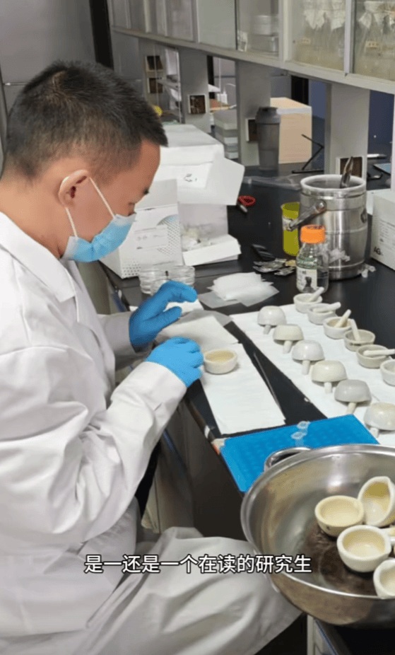 如何代理皇冠信用
_深圳寻亲富豪送儿子奔驰G63和银行卡如何代理皇冠信用
,儿子:暂时不需要,想读博,未来靠自己