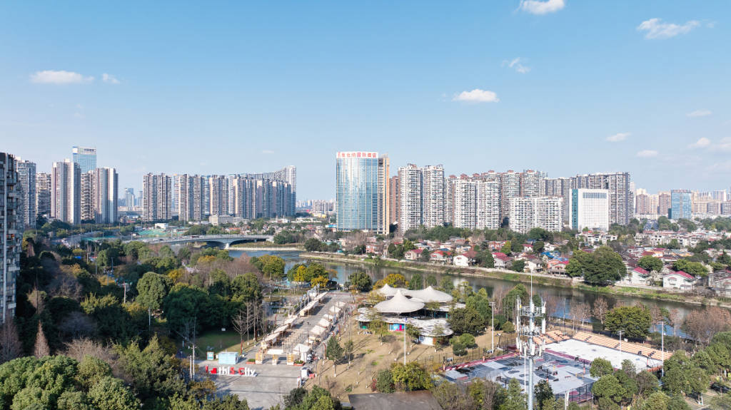 皇冠信用代理_四川：常住人口总量连续两年下滑皇冠信用代理，去年出生人口稍有回升