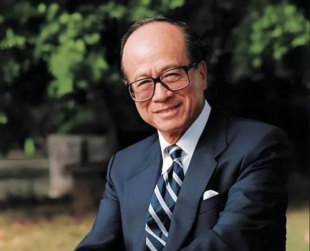 皇冠信用網开号_好好想想你站哪边!李嘉诚妥协了皇冠信用網开号,43个港口卖给美国,官方罕见发声怒批