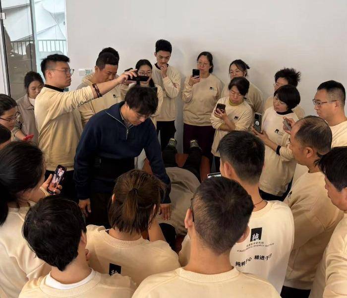 皇冠信用网怎么注册
_北大毕业转行做正骨年入超百万!曾被同学踢出班级群皇冠信用网怎么注册
,家人很支持